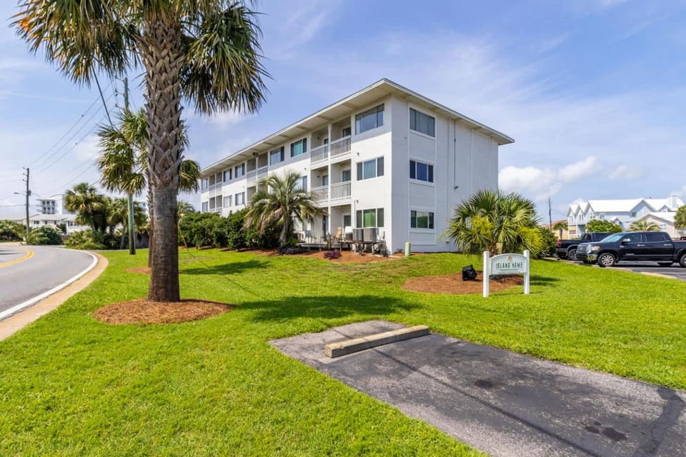 Property building, Neighbourhood, Natural landscape, Parking
