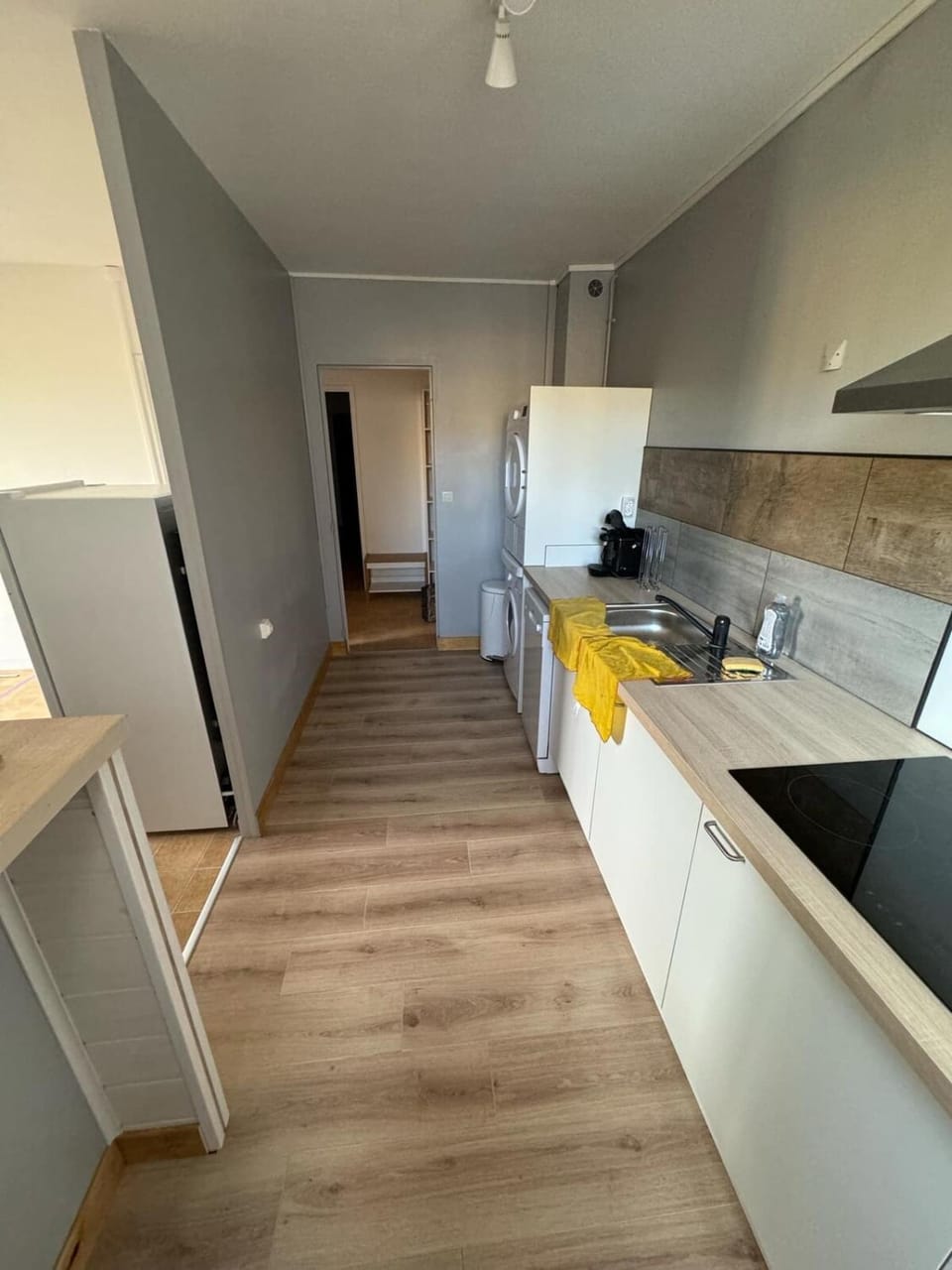 Kitchen or kitchenette, oven, stove