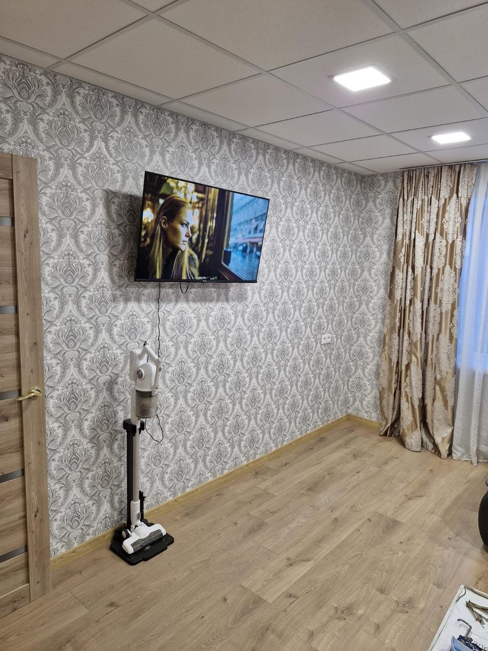 TV and multimedia, Photo of the whole room
