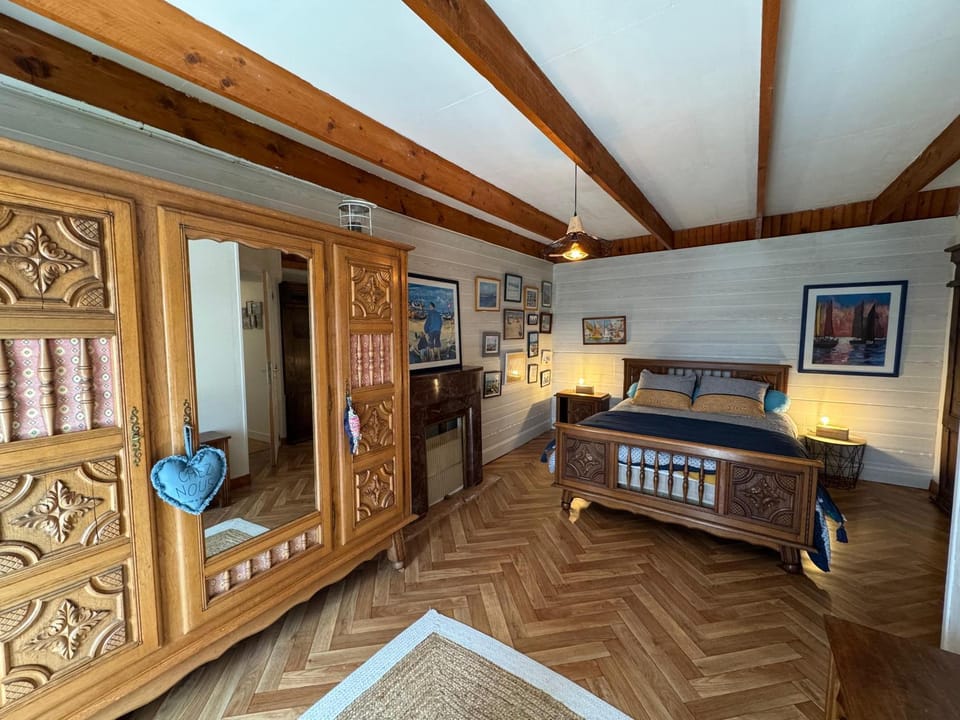 Bed, Photo of the whole room, Bedroom, wardrobe