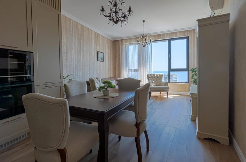 Kitchen or kitchenette, Living room, Seating area, Dining area