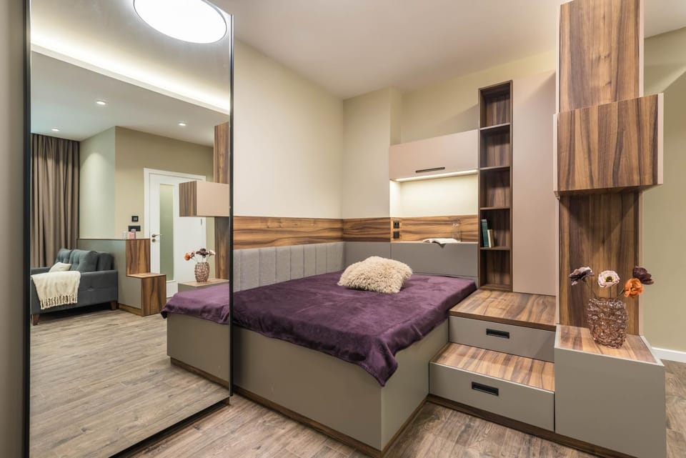 Photo of the whole room, Bedroom, towels, wardrobe
