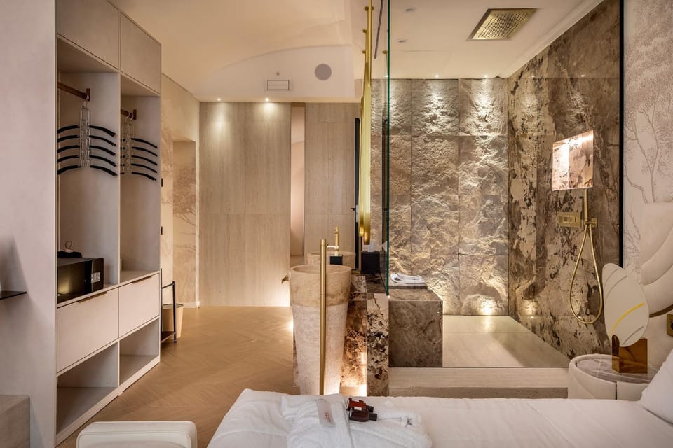 Bed, Bathroom, Photo of the whole room, Bedroom