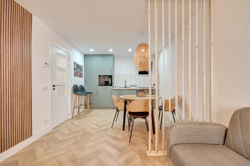 Kitchen or kitchenette, Living room, Seating area, Dining area