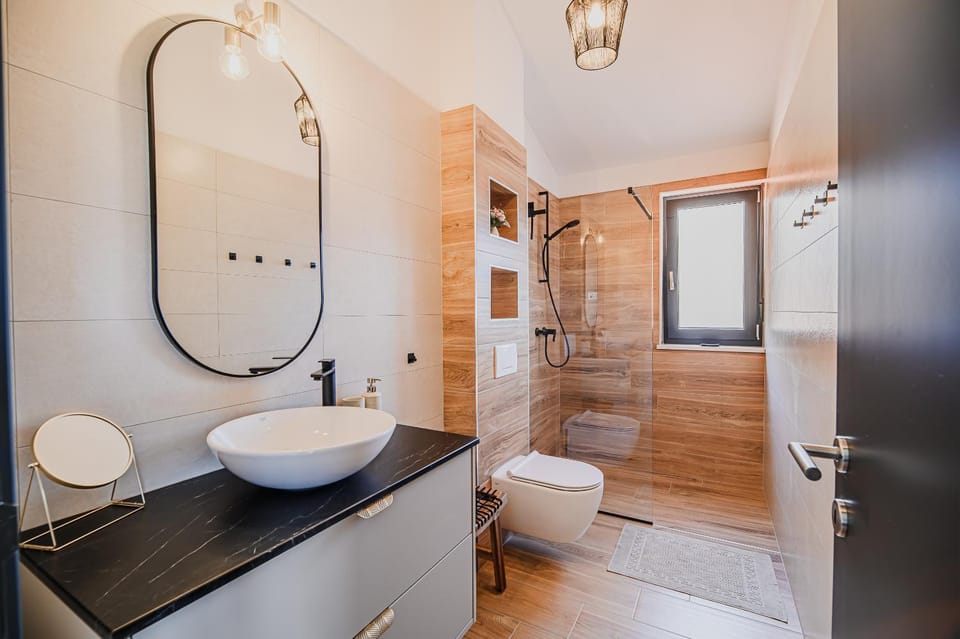 Shower, Toilet, Bathroom, towels