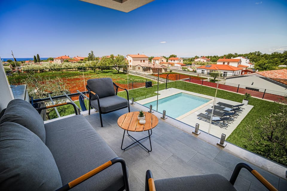 Day, Garden, View (from property/room), Balcony/Terrace, Seating area, Sea view, Swimming pool, sunbed