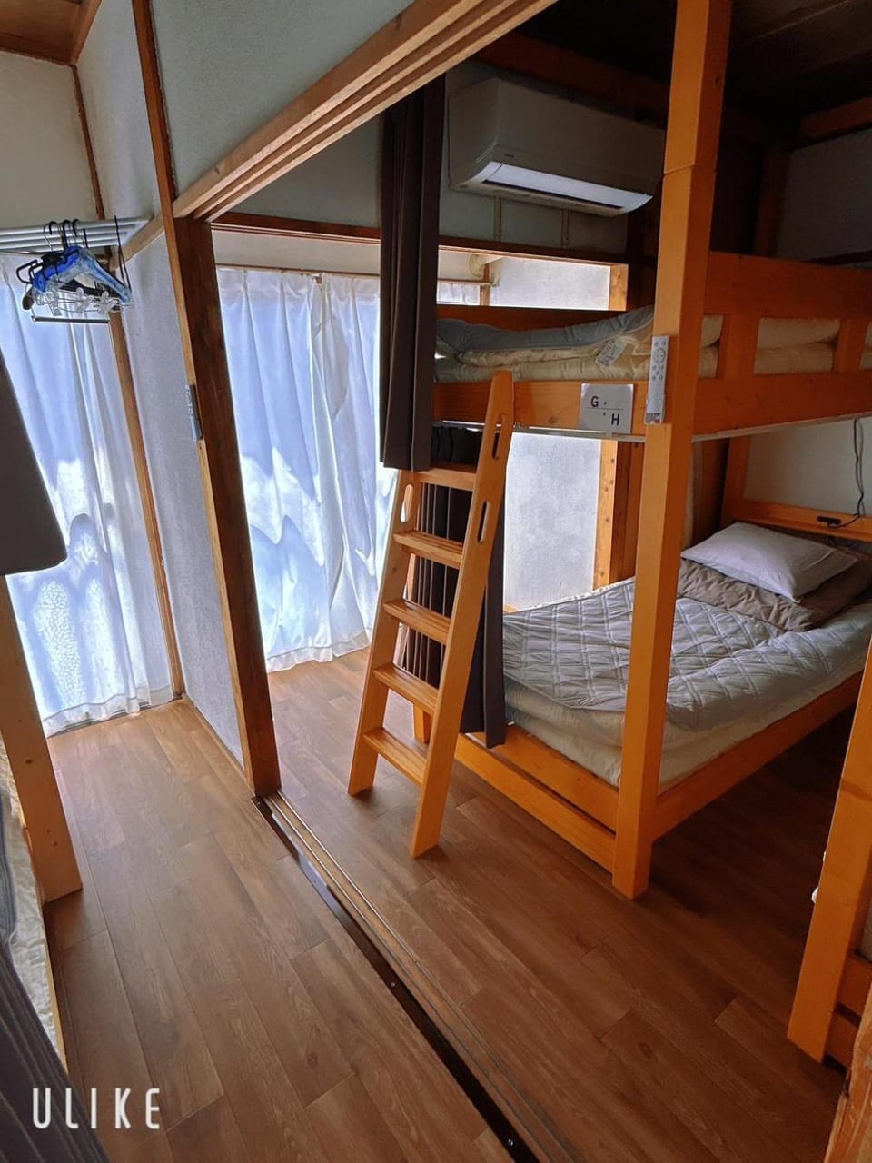 Bedroom, bunk bed