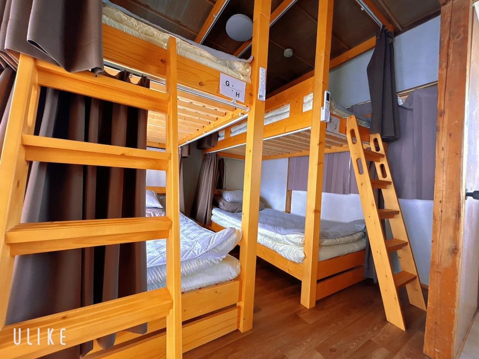 Bedroom, bunk bed