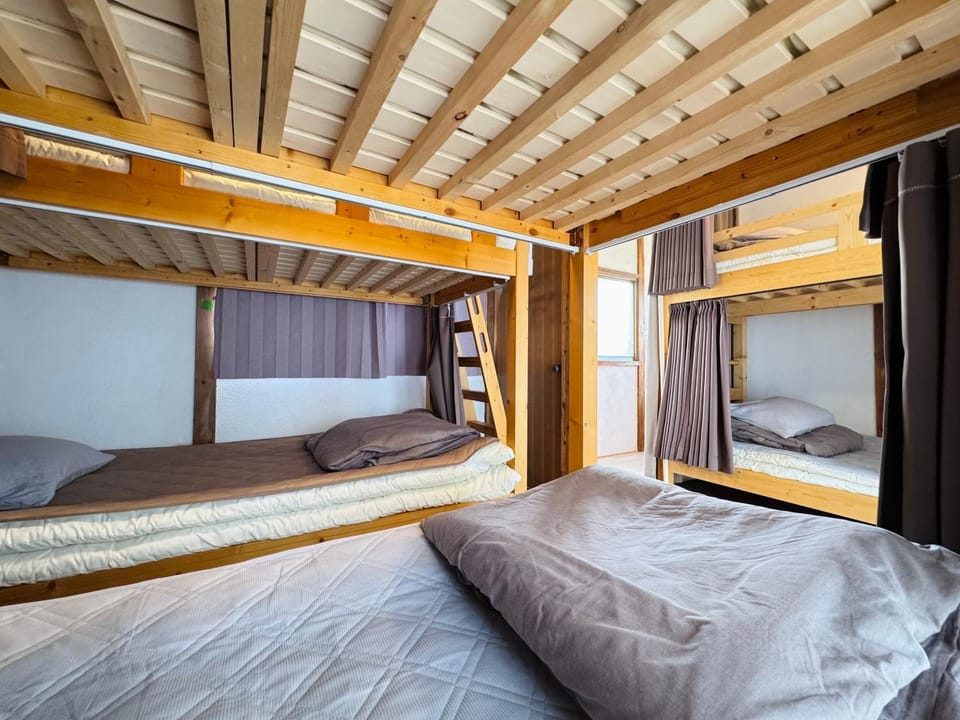 Photo of the whole room, Bedroom, bunk bed