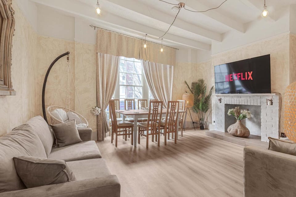 Quirky & Wonky Inn - 4 BD Apartment in Brighton