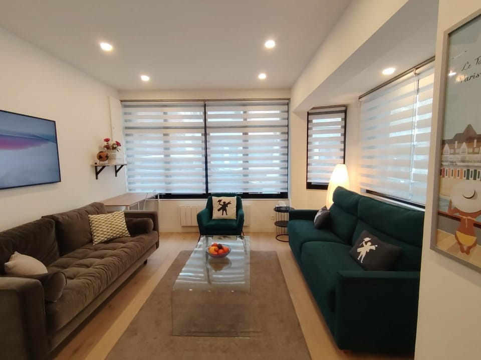 TV and multimedia, Living room, Decorative detail, Seating area, Beach, Location