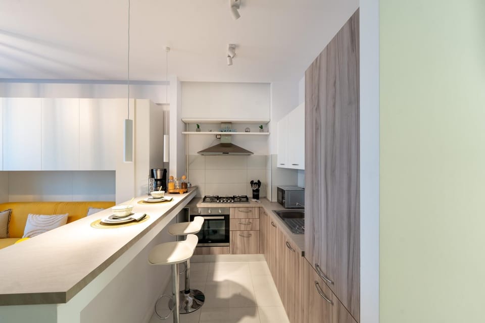 Kitchen or kitchenette, Dining area, oven, pet friendly, stove