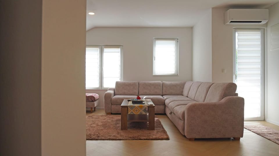 Living room, Seating area, air conditioner