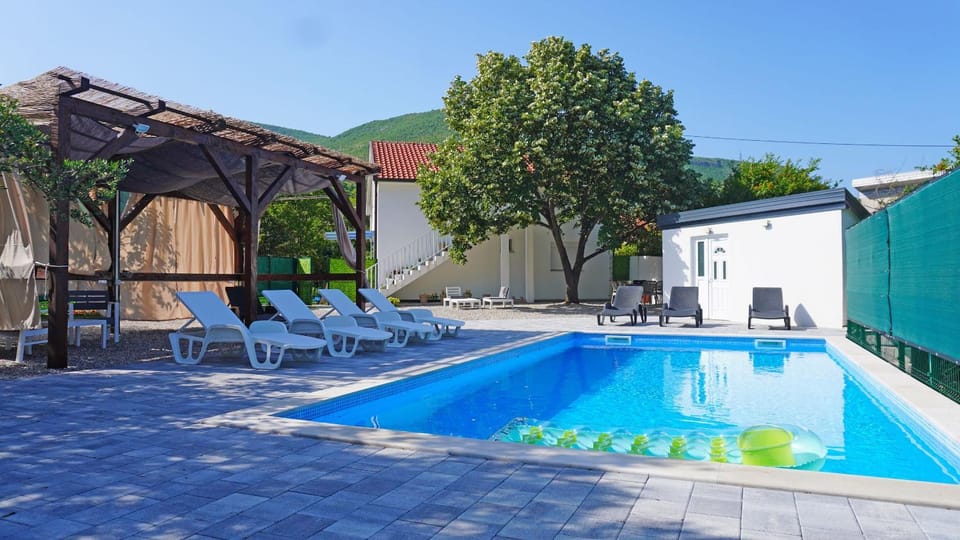 Pool view, Swimming pool