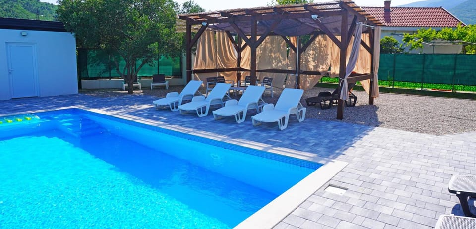 Swimming pool, sunbed