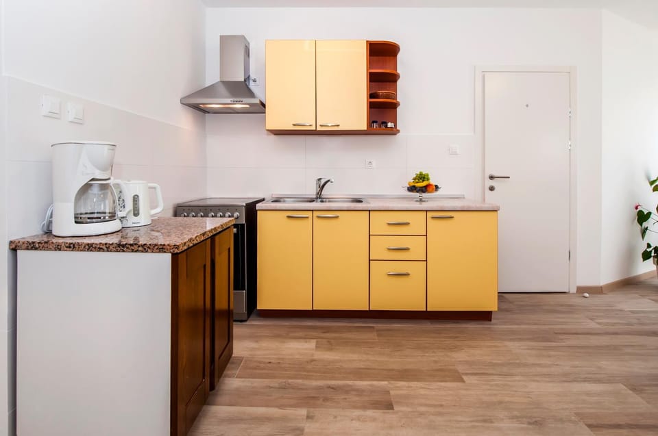 Coffee/tea facilities, Kitchen or kitchenette