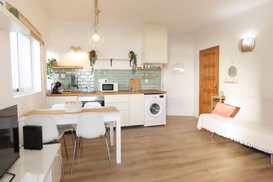Kitchen or kitchenette, Living room, Seating area