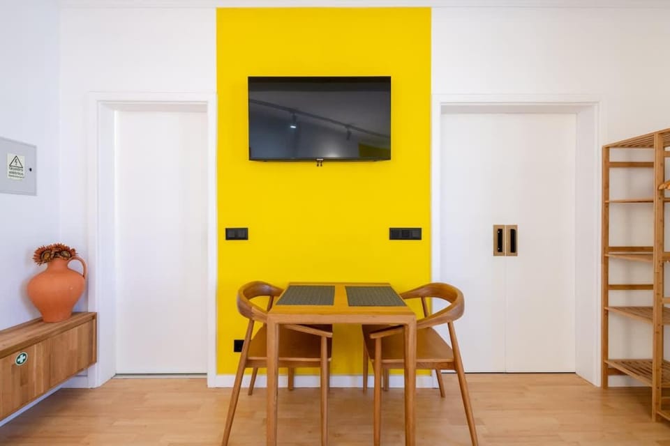 Yellow Sun Studio - Cozy Stay in Central Funchal Apartment in Funchal