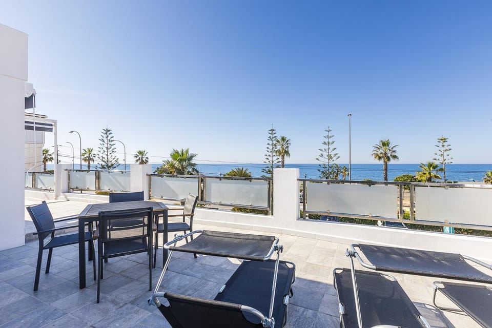 A&N Benajarafe Grand Beachfront Villa Apartment Apartment in Axarquía