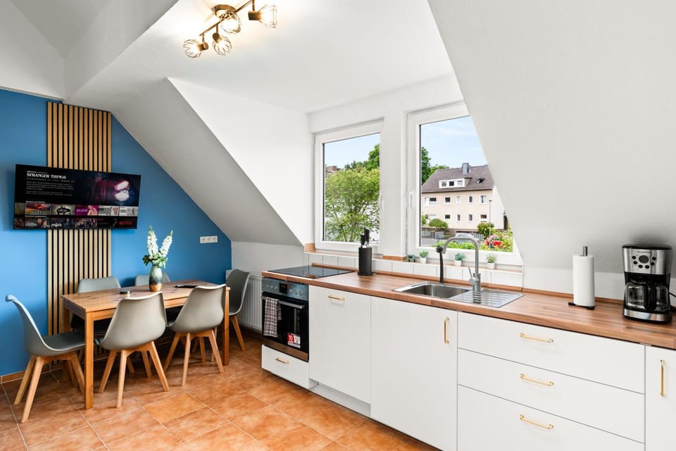 TV and multimedia, Coffee/tea facilities, Kitchen or kitchenette, Dining area, dishwasher, oven, stove