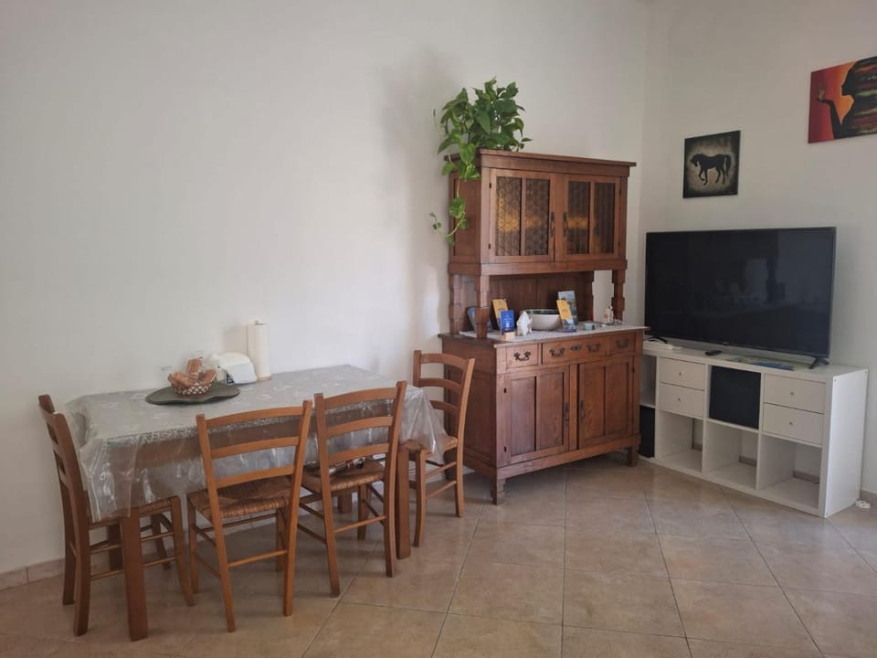 Communal lounge/ TV room, Dining area