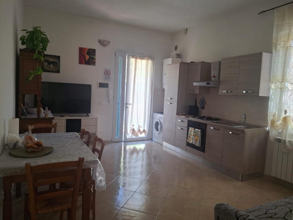 TV and multimedia, oven, stove