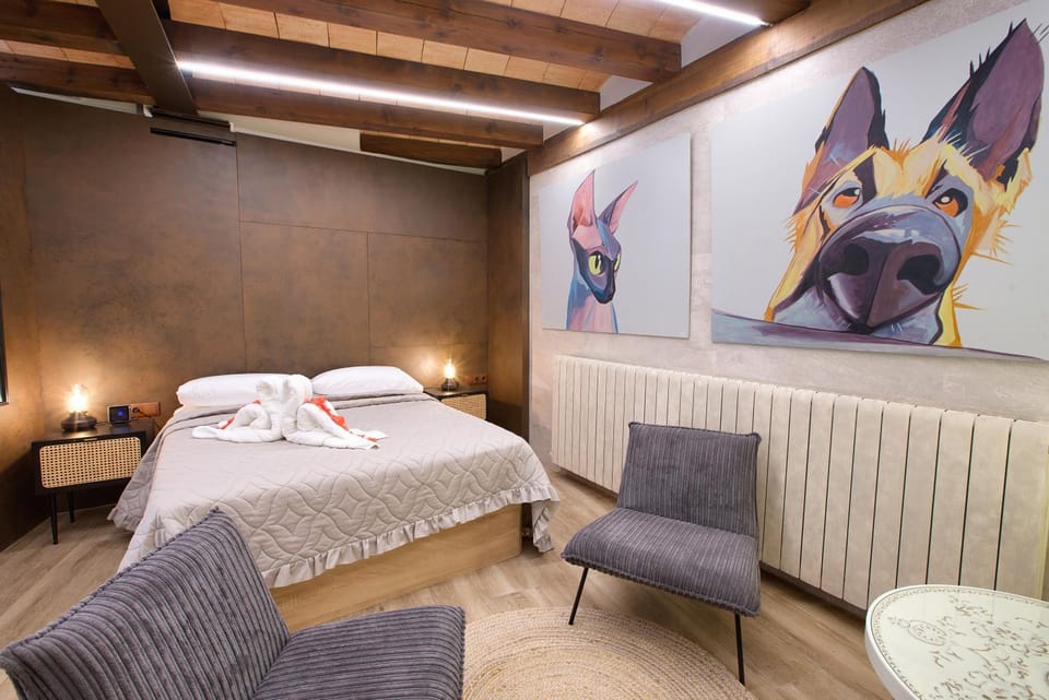 Photo of the whole room, Bedroom