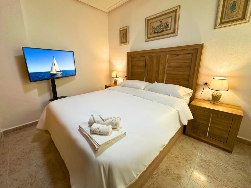 Sol y Sal: Los Locos Beach Apartment in Torrevieja