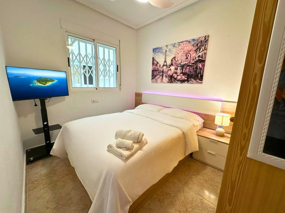 Sol y Sal: Los Locos Beach Apartment in Torrevieja