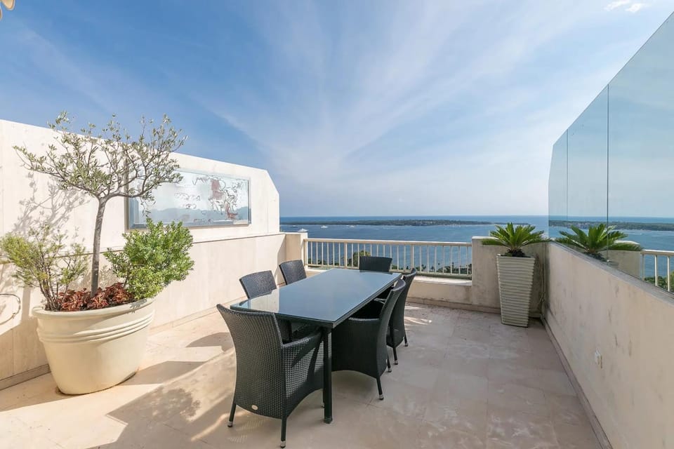 REF 1969 - Cannes - Penthouse with panoramic sea view for rent Apartment in Cannes