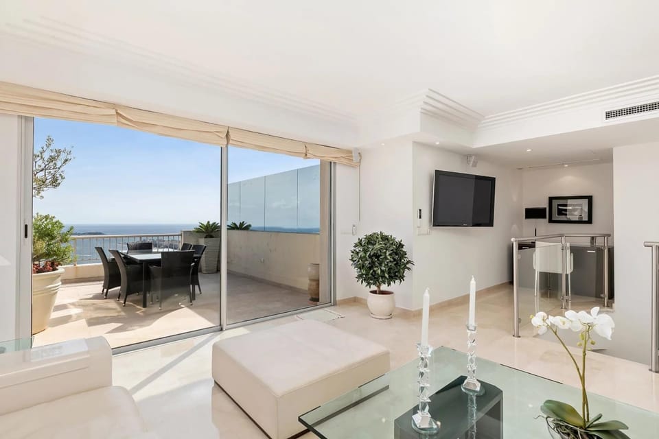 REF 1969 - Cannes - Penthouse with panoramic sea view for rent Apartment in Cannes