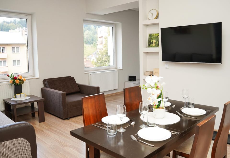 TV and multimedia, Living room, Dining area