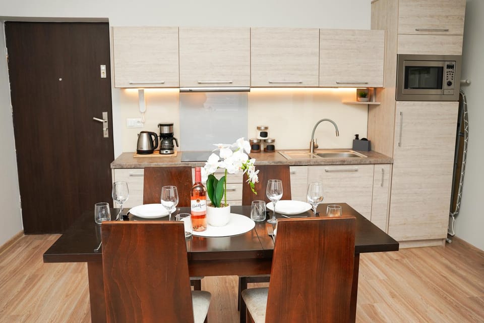 Facade/entrance, Kitchen or kitchenette, Dining area