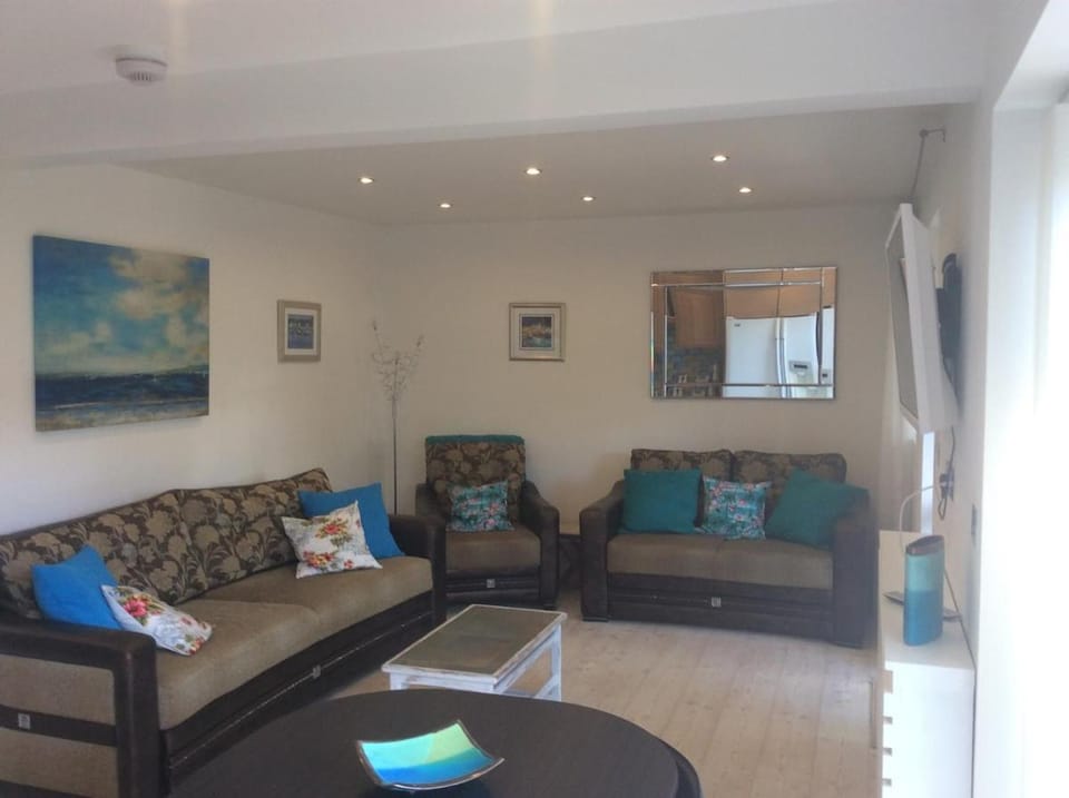 Garden bungalow - separate entrance Apartment in Watford