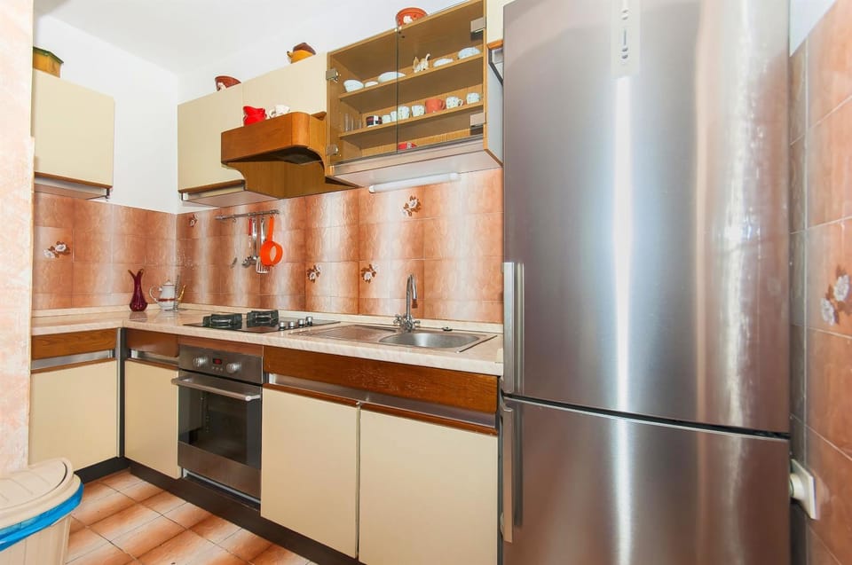 Kitchen or kitchenette, oven, stove