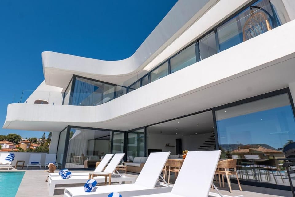 Property building, Patio, View (from property/room), Balcony/Terrace, Balcony/Terrace, Living room, Seating area, Pool view, Swimming pool, sunbed