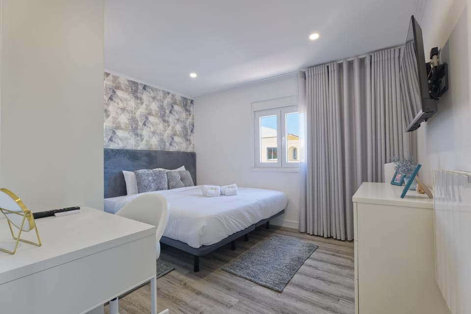 Vita Portucale ! Santa Clara Terrace & Jacuzzi Apartment in Lisbon