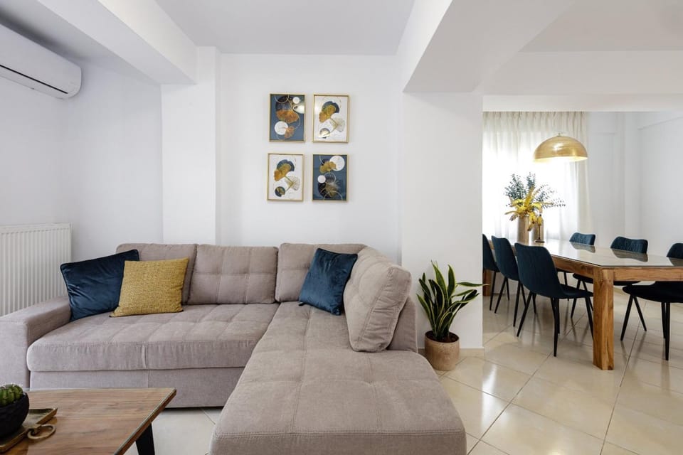 Living room, Seating area, Dining area, air conditioner