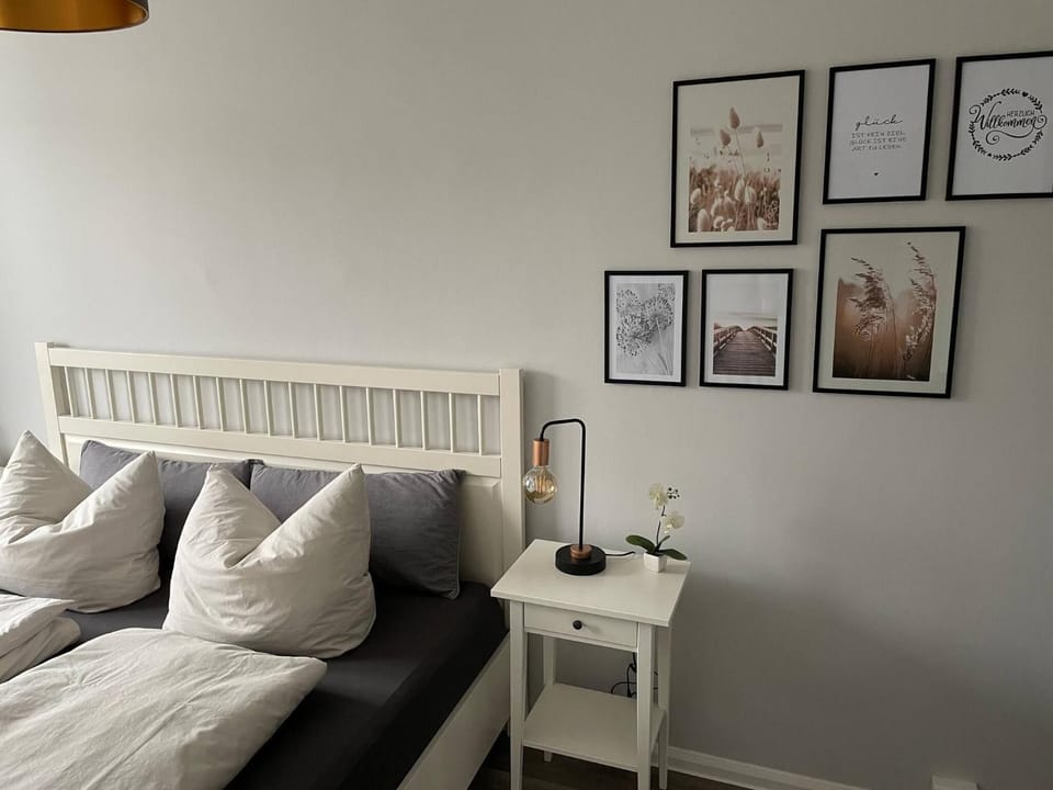 Bed, Decorative detail, Bedroom