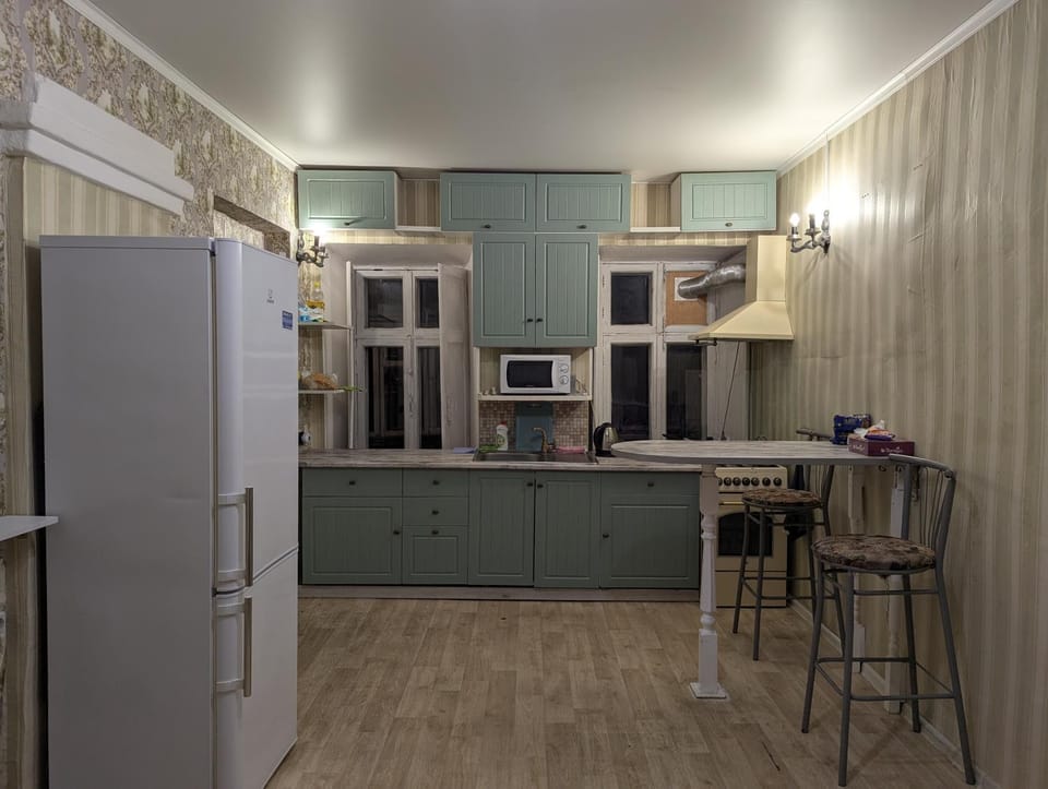 Kitchen or kitchenette, Dining area, oven, stove