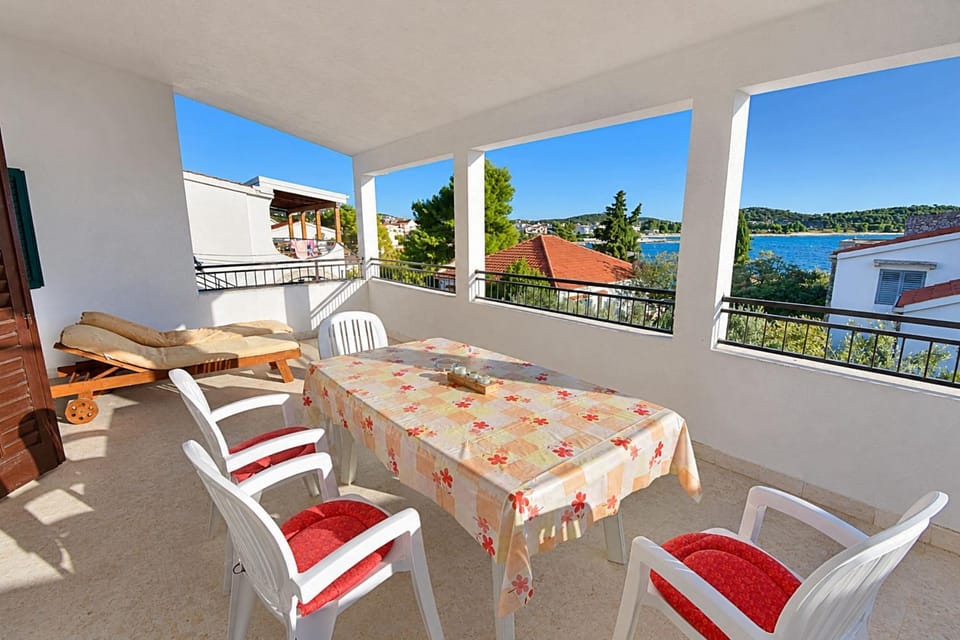 Property building, Day, View (from property/room), Balcony/Terrace, Seating area, Dining area, Sea view, Area and facilities