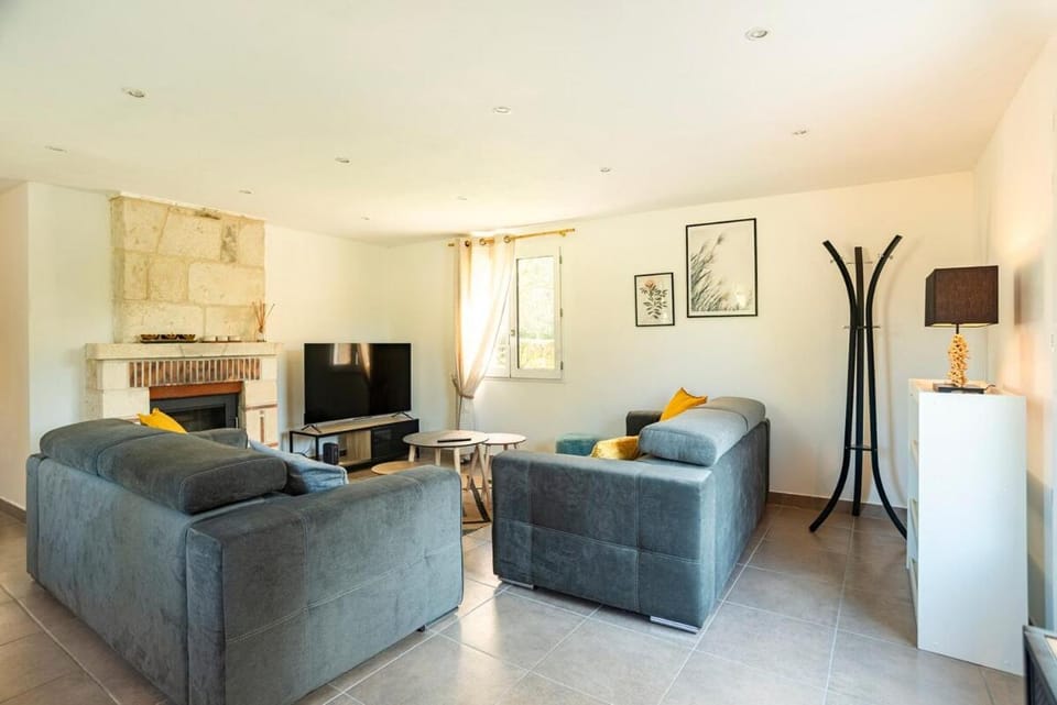 Communal lounge/ TV room, TV and multimedia, Living room, Seating area