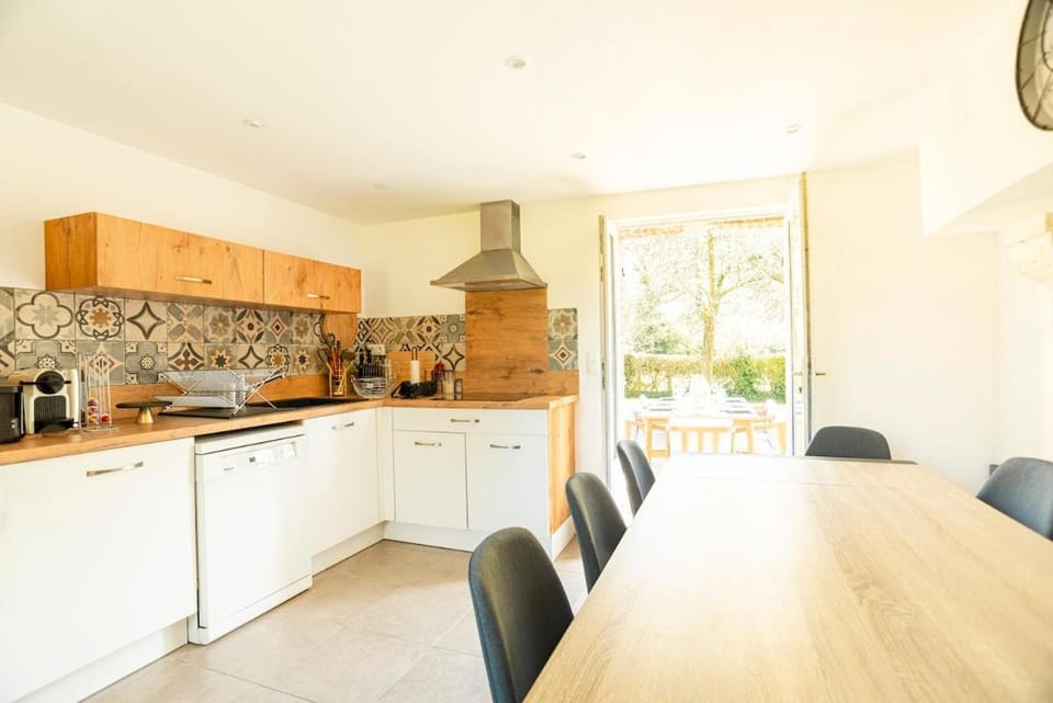 Coffee/tea facilities, Kitchen or kitchenette, Dining area, pet friendly, stove, toaster