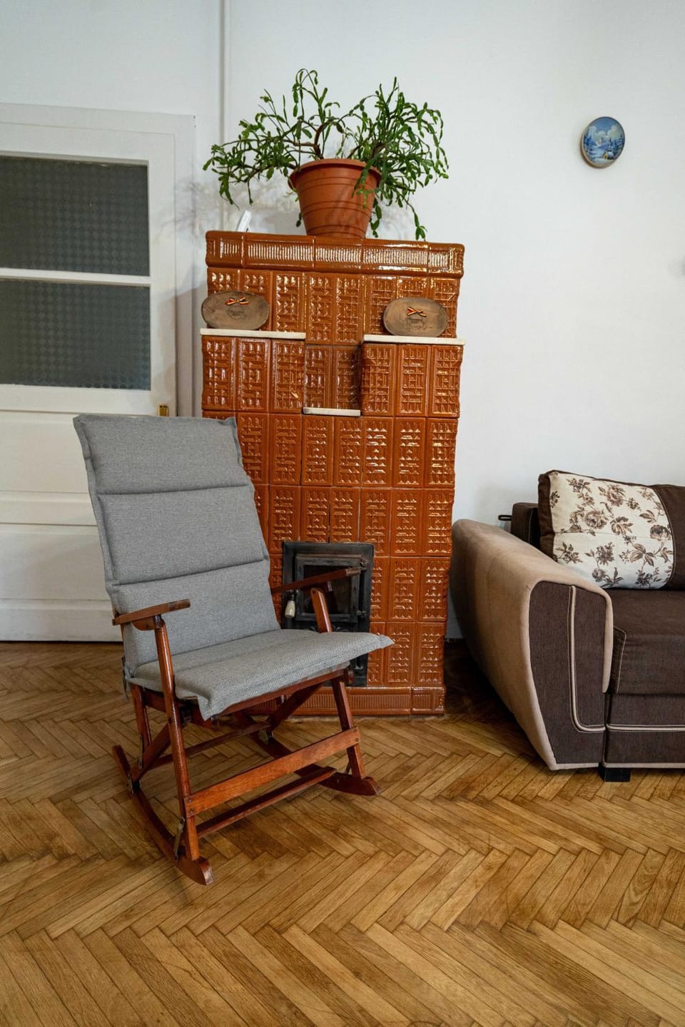 Retro Green Cottage with a Barkyard - Pet Friendly House in Brasov