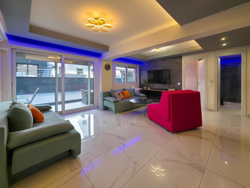 TV and multimedia, Living room, Seating area, Evening entertainment