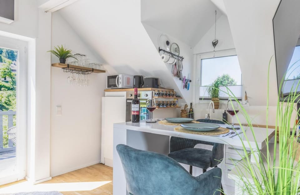 TV and multimedia, Kitchen or kitchenette, Dining area, microwave, minibar, stove, kitchen