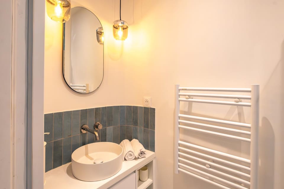4 Guest - Hausmanian Flat Arc de Triomph Apartment in Paris