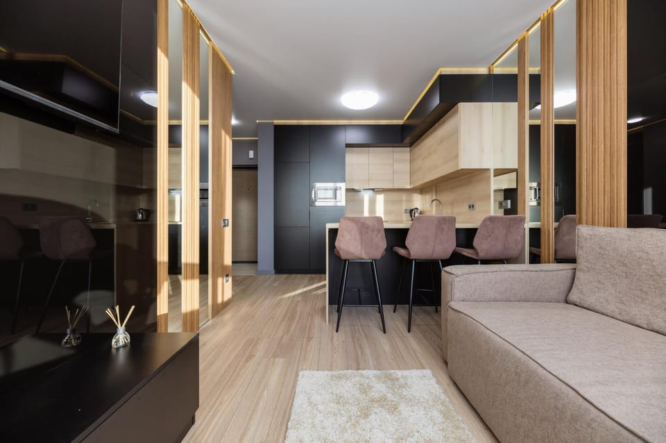 Kitchen or kitchenette, Living room, Seating area, Dining area