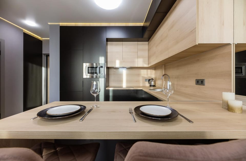 Kitchen or kitchenette, Dining area, stove