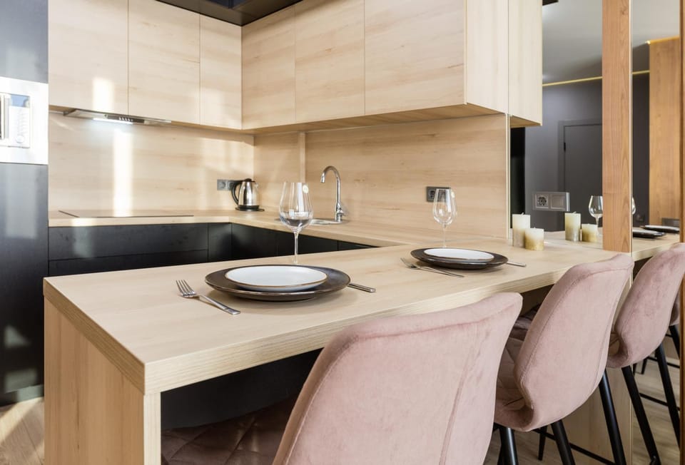 Kitchen or kitchenette, Dining area, stove